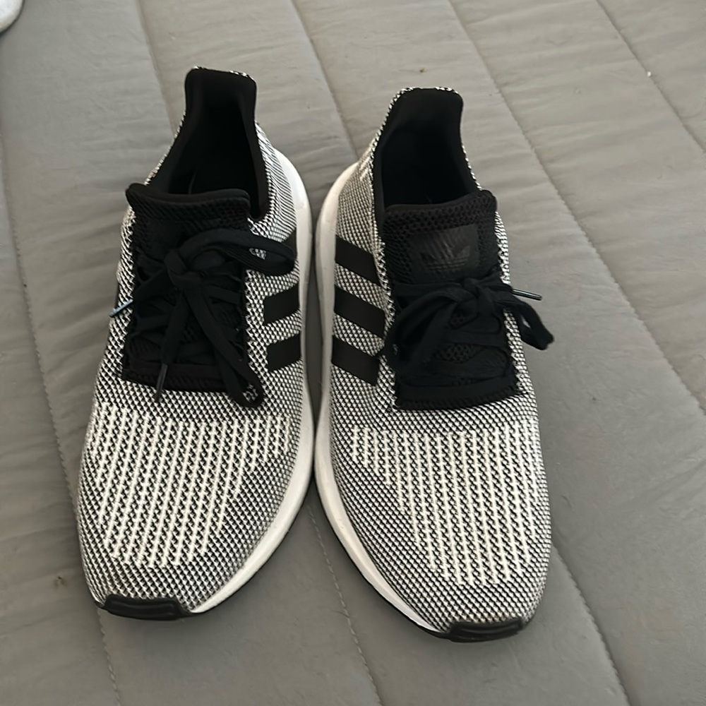 Barely used adidas tennis shoes